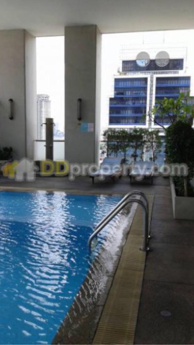 Furnished room for rent on Sathorn Road at Silom Suite Condo opposite the AiA Sathorn Tower very close to BTS St.Louis 17