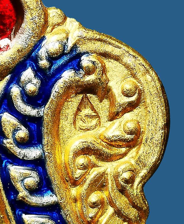 รูป เหรียญเสมา 8 รอบ เนื้อลงยา เหรียญนี้ ตอกโค๊ต  นะ 3 ตัว หลวงปู่ทิม วัดละหารไร่ ปี 2518 สวยเดิม 3