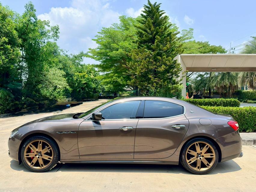 Maserati ghibli 2017 สีน้ำตาล วิ่งน้อย รถสวยราคาดีสุด รูปย่อยที่ 3