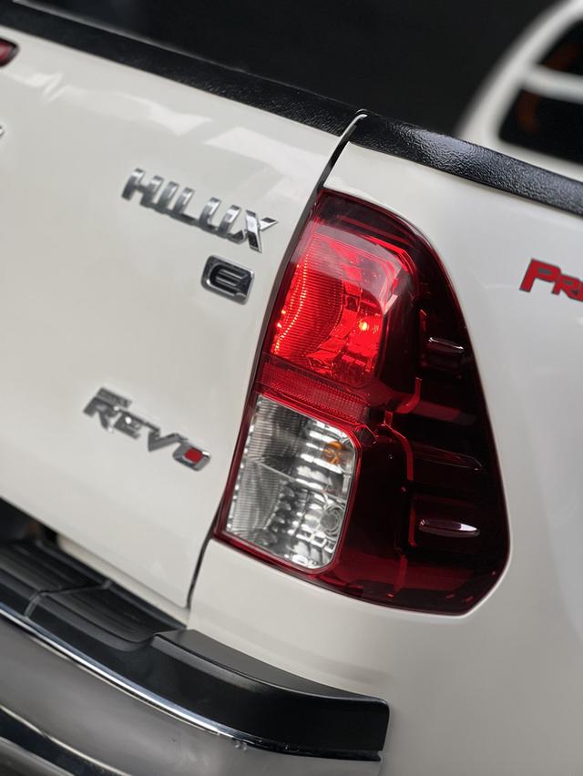 Toyota Hilux Revo 2.4 E 8