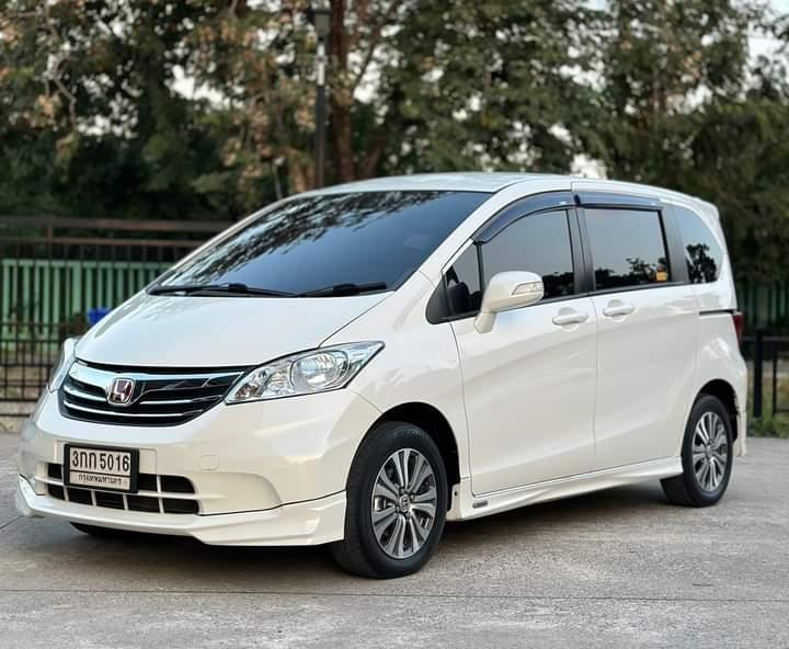 Honda Freed สีขาว 4