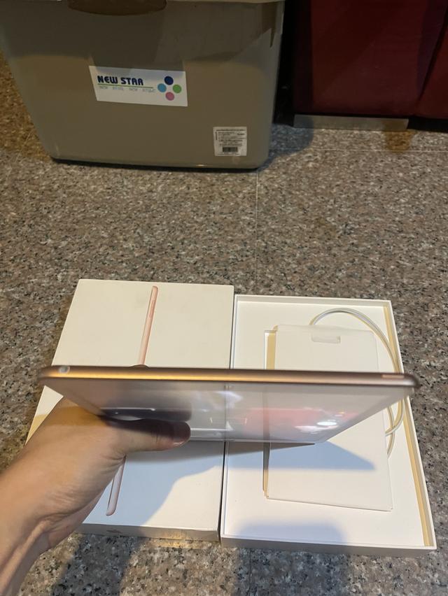 ขายiPadGen8สีRose Gold32กิ๊กสูนTrueมีกล่องไร้รอยตกสภาพนี้หายากมากๆใช้งานดีทุกๆฟังชั้นถูกๆ