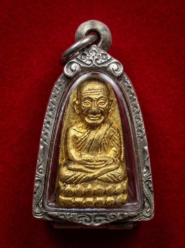 เตารีดหลวงปู่ทวด รุ่นปี พ.ศ. 2508 พิมพ์หลังหนังสือใหญ่ (เนื้อกะไหล่ทองแจกกรรมการ)