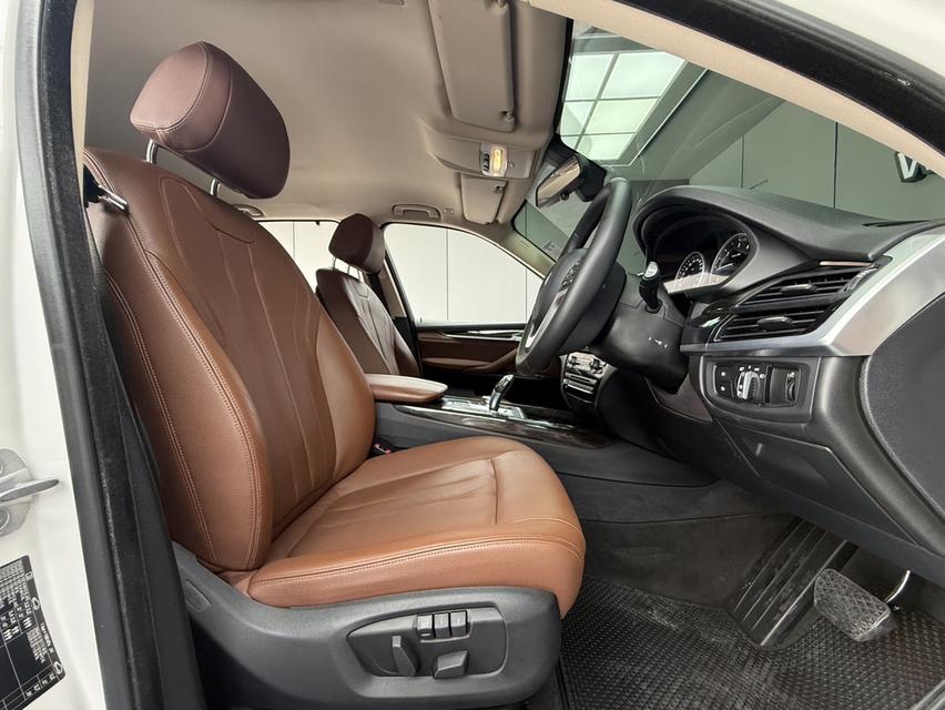 2018 BMW X5, sDrive25d โฉม F15 ปี13-19สีขาว เครื่องดีเซล รถบ้านแท้ ประวัติดี รูปที่ 7
