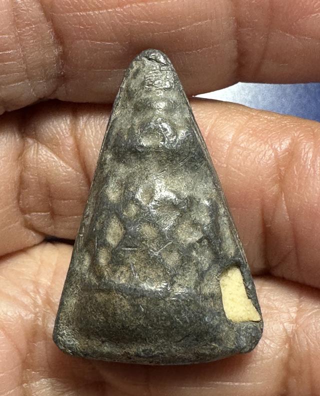 พระปิดตาเนื้อตะกั่ว หลวงพ่อดำ วัดกุฏิ(ล้อพิมพ์พระปิดตาหลวงพ่ออี๋วัดสัตหีบ) ช่วงปี 2432-2442 รูปที่ 2