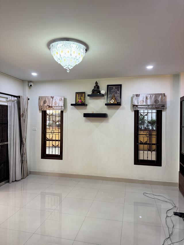บ้าน 2 ชั้น 5 ห้องนอน 3 ห้องน้ำ หมู่บ้านสรรเสริญบายพาส 11