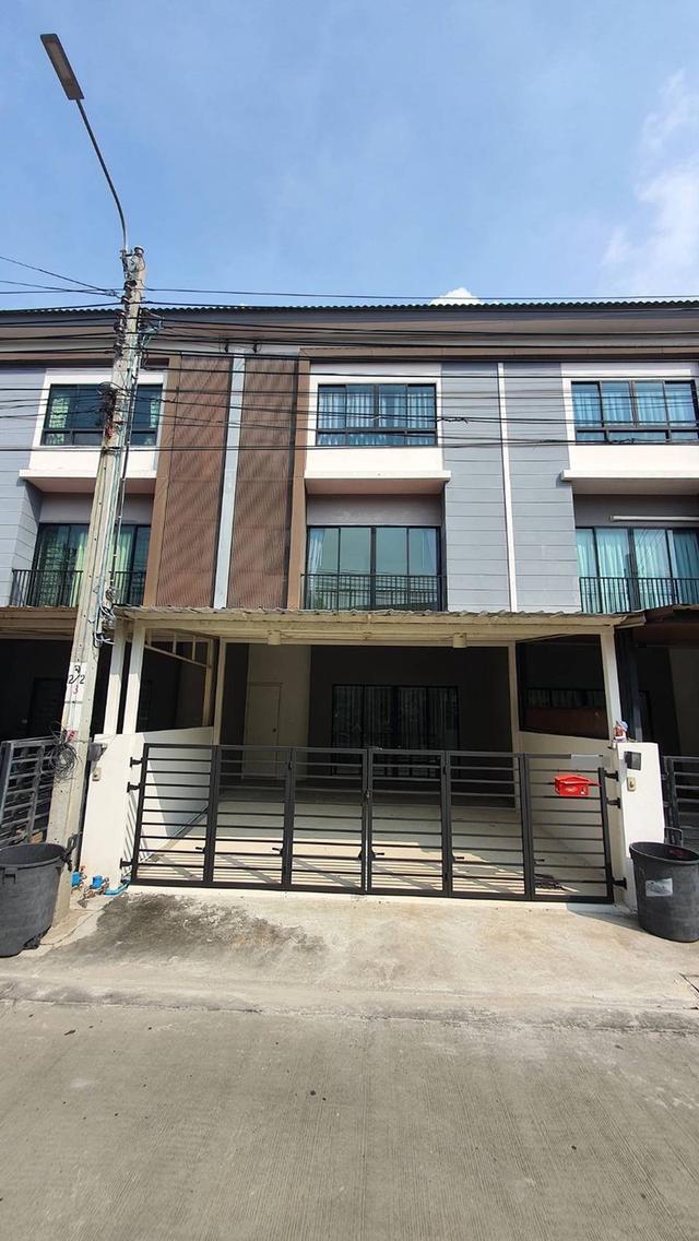 ให้เช่าทาวน์เฮ้าส์ 3 ชั้น เดอะคอนเนคอัพ 3 ซอยลาดพร้าว 126 บ้านสวย พร้อมเข้าอยู่ทันที (N.1960) 1