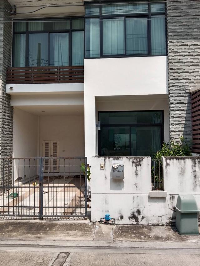 ทาวน์เฮ้าส์ หมู่บ้านเปี่ยมสุข 11