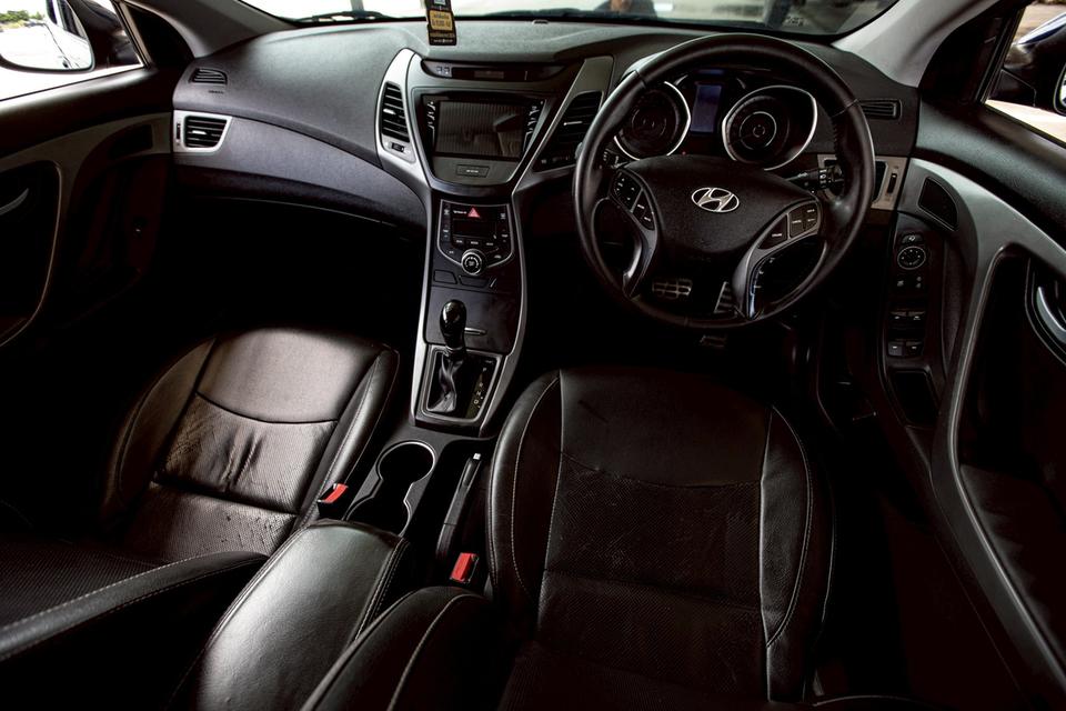 Hyundai Elantra 1.8 รุ่นท๊อป ปุ่มสตาท์ ปี 2015 สีน้ำเงิน เกียร์ออโต้   14