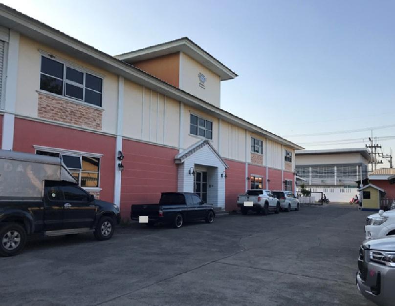 ให้เช่าโกดังพร้อมสำนักงาน 2 ชั้น / ทำเล พุทธมณฑลสาย 5 ซอย 4 เข้าออกได้หลายทาง เพชรเกษม หรือ อ้อมน้อย / พื้นที่ใช้สอยโกดัง 2 ชั้น 800 ตารางเมตร / ที่จอ 9