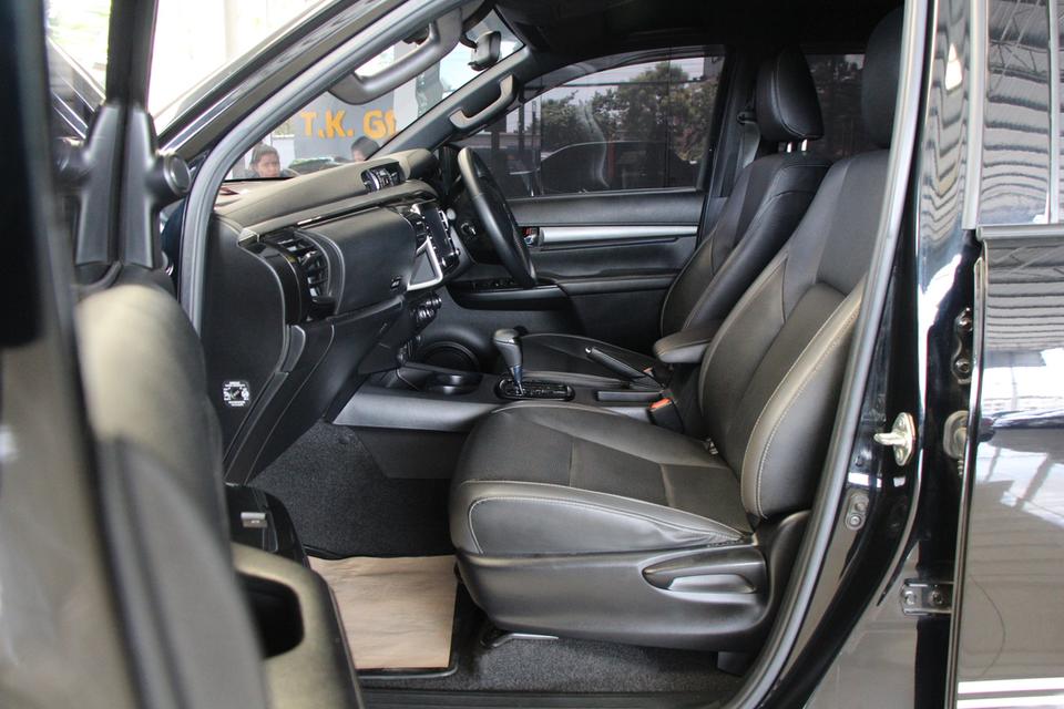 Toyota Revo 2.4 Rocco  7
