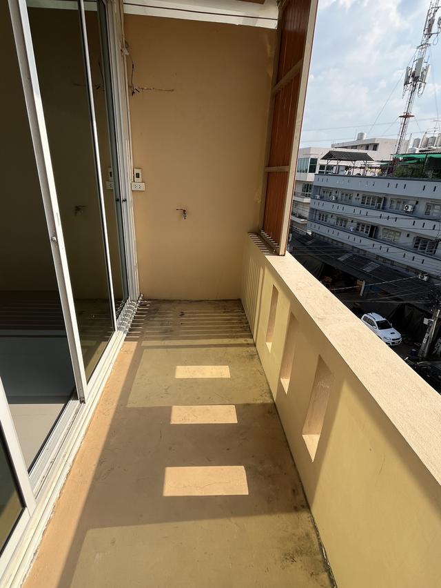 อาคารพาณิชย์ ทำเลโคตรดี ห้องมุม 4ชั้นครึ่ง 36 ตรว. 4 ห้องนอน 4ห้องน่ำ1ชั้นลอย พร้อมพื้นที่ว่างด้านข้าง 19