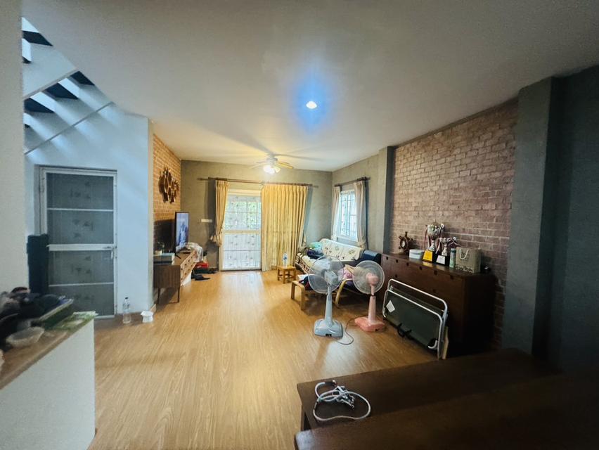 บ้านแฝด 2 ชั้น สไตล์บ้านเดี่ยว ผนังไม่ติดใคร หมู่บ้านพร้อมพัฒน์1  จองตอนนี้ ลดพิเศษ 200,000 บาท 1