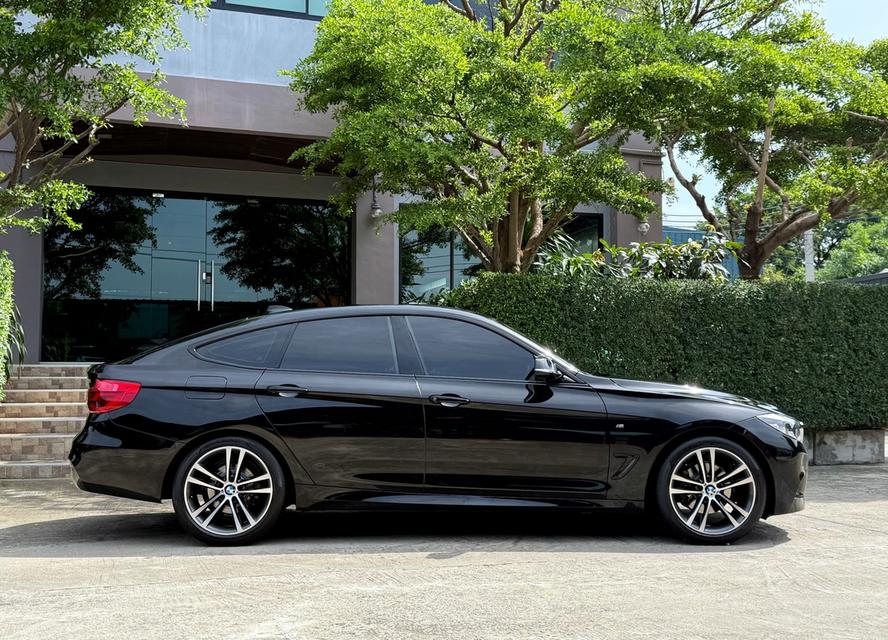 2020 BMW 320D GT MSPORT รถมือเดียวออกป้ายแดง รถวิ่งน้อย เข้าศูนย์ทุกระยะ ไม่เคยมีอุบัติเหตุครับ