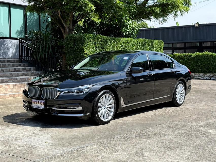 2017 BMW SERIES7 740LI G12 รถมือเดียวออกป้ายแดง รถวิ่งน้อย เข้าศูนย์ทุกระยะ ไม่เคยมีอุบัติเหตุครับ 3