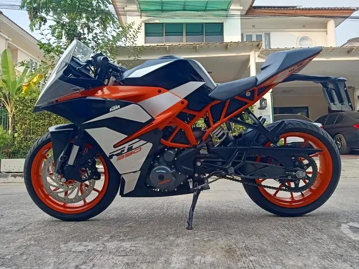 ส่งต่อรถมอเตอร์ไซค์สวยๆ KTM Duke 390 5