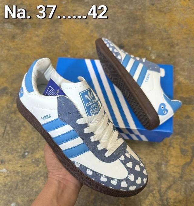 รองเท้าผ้าใบแฟชั่น