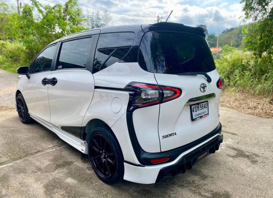 Toyota Sienta 1.5V ตัวท็อปสุด มือสองสภาพดี 4