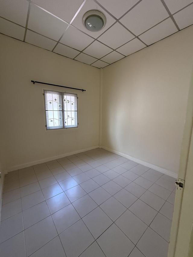 ทาวน์เฮ้าส์ 2 ชั้น หมู่บ้านวรารักษ์ โรจนะ-วังน้อย 3