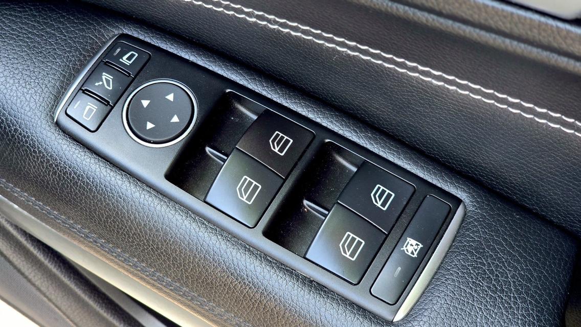 Benz E200 Coupe Amg ปี 2014 สีเทา มือเดียว ไมล์น้อยมาก รูปที่ 10