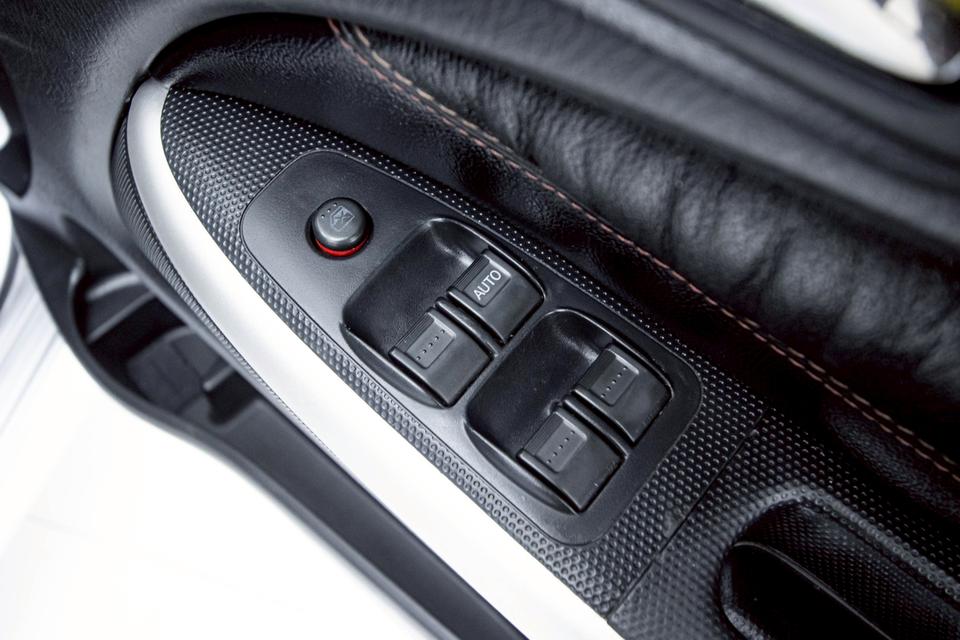 HONDA STREAM 2.0 I-VTEC S K20A  2003 รูปที่ 17