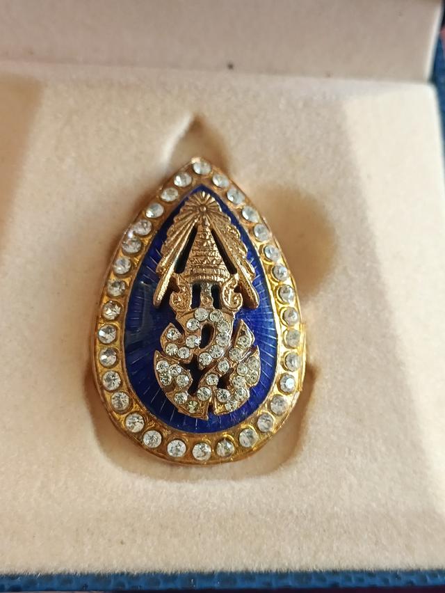 เข็มกลัด ที่ระลึก ร.9 แบบประกบสองชิ้น ล้อมพลอยเทียม รูปย่อยที่ 3