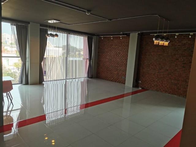 ให้เช่าสำนักงาน 83 ตรม. ตึก APAI LoFT ซอยเอกมัย 22 เดินทางสะดวก ใกล้ BTS เอกมัย 3