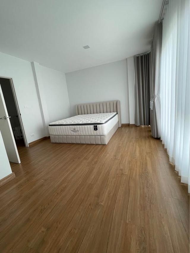 บ้านแฝดหรูให้เช่า ใกล้ Megaบางนา แอร์ทั้งหลัง เฟอร์ครบ เข้าอยู่ได้ทันที 3 ห้องนอน 3 ห้องน้ำ ที่ตั้ง บางนา สมุทรปราการ 13