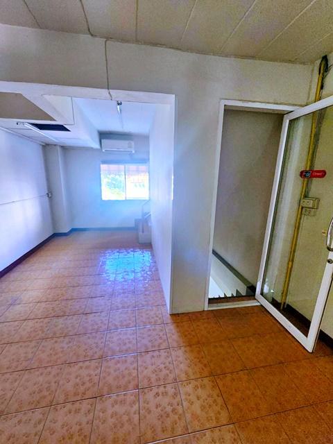 อ่อนนุช4-12 สุขุมวิท81 มี2 7-11 ในซอย 30ม. และ100ม. แอร์3 ทาสีใหม่ ให้เช่าอาคาร 4.5ชั้น BTSอ่อนนุช 1กม. 6