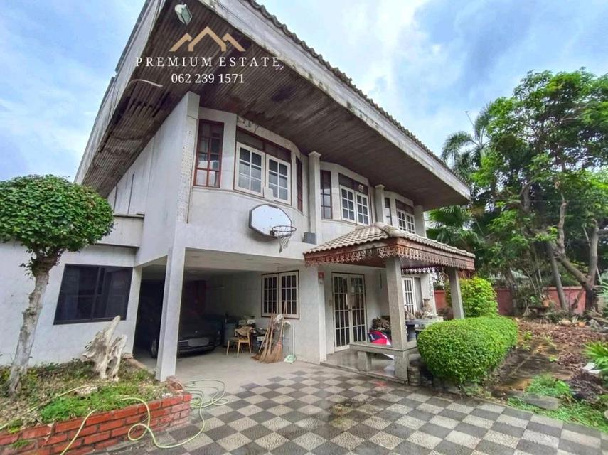 📍ขายที่ดินเอกมัยพร้อมบ้านเก่า ซอยเอกมัย (สุขุมวิท 63) แปลงสวยมาก เนื้อที่ 102 ตรว. หน้ากว้าง 20 เมตร พร้อมบ้านเก่า 2