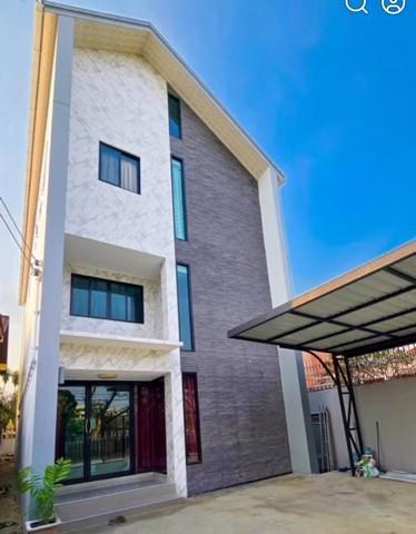 ให้เช่าบ้านเดี่ยว 2.5 ชั้น 3 ห้องนอน ซอยนวมินทร์ 24 เดินทางสะดวก ใกล้เดอะมอลล์บางกะปิ 2
