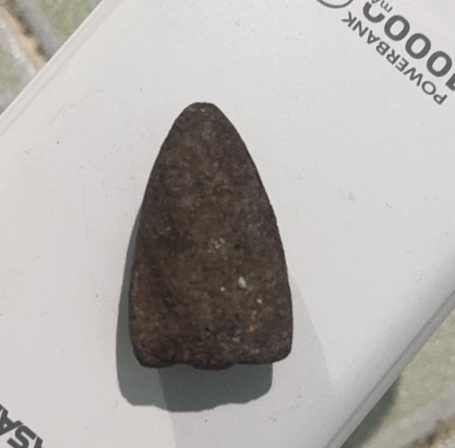 วัตถุในภาพคือ พระเครื่องหลวงปู่ทวด พิมพ์หลังเตารีด รูปที่ 6