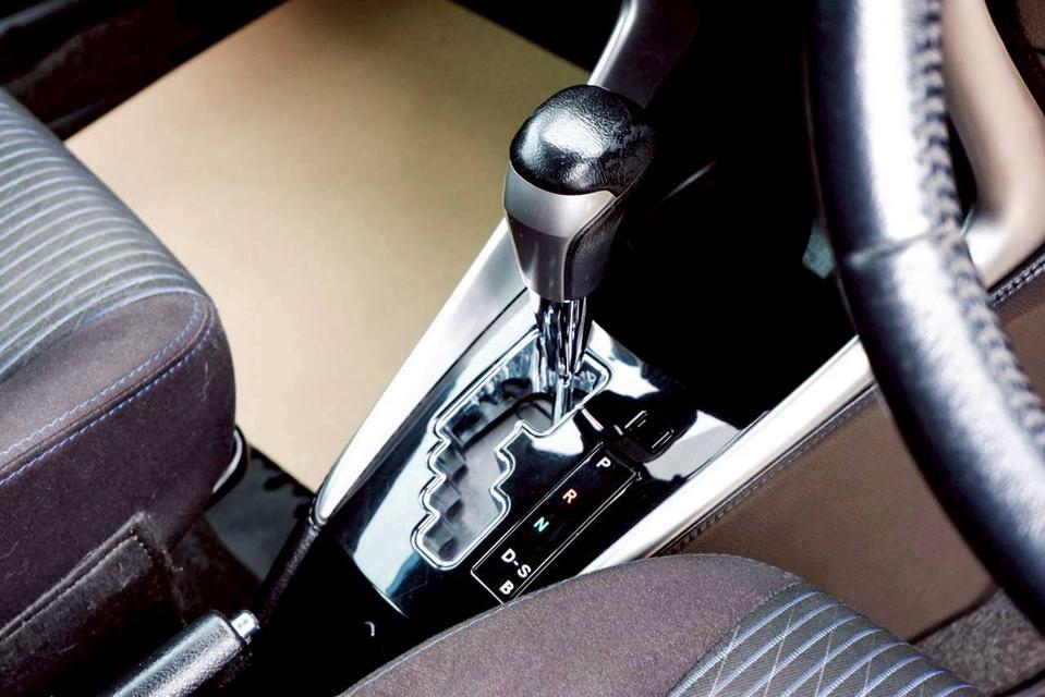 Toyota Yaris ativ 1.2 E สีดำ ปี 2018 18