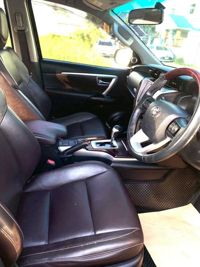 TOYOTA FORTUNER 2.4 V 4WD ปี 2019  7