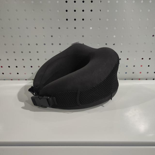 🔥หมอนรองคอ Gowell Karu Raccoon memmory foam neck black pillow ยังไม่ผ่านการใช้งาน รูปที่ 2