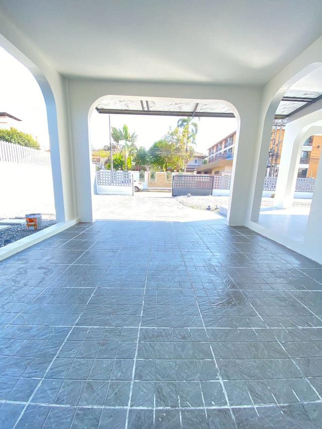 ขายบ้านเดี่ยว 2 ชั้น  เนื้อที่ 125 ตารางวา  หมู่บ้านเมืองเอกรังสิต ถนนพหลโยธิน ตำบลหลักหก อำเภอเมืองปทุมธานี จังหว 16