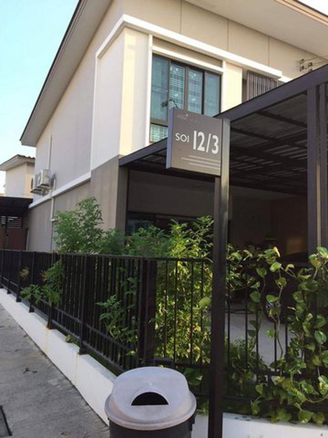 รูป บ้านทาวน์โฮม 2 ชั้นหลังมุม หมู่บ้านพฤกษา 64 สวย 1