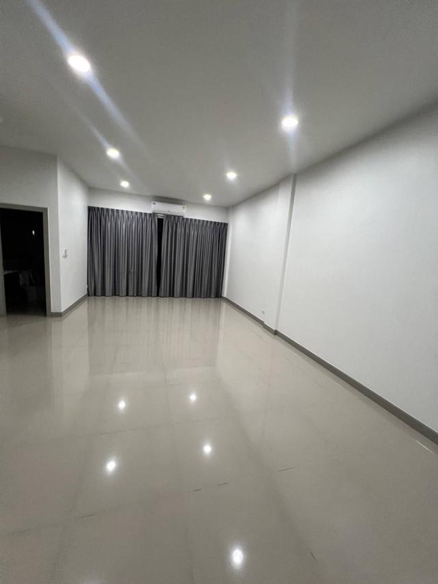 ให้เช่าออฟฟิศ ติดถนน ทำเลทอง ใจกลางเมือง โครงการพรีเมี่ยมเพลส 10 เกษตร-นวมินทร์ รามอินทรา จังหวัดกรุงเทพมหานคร 6