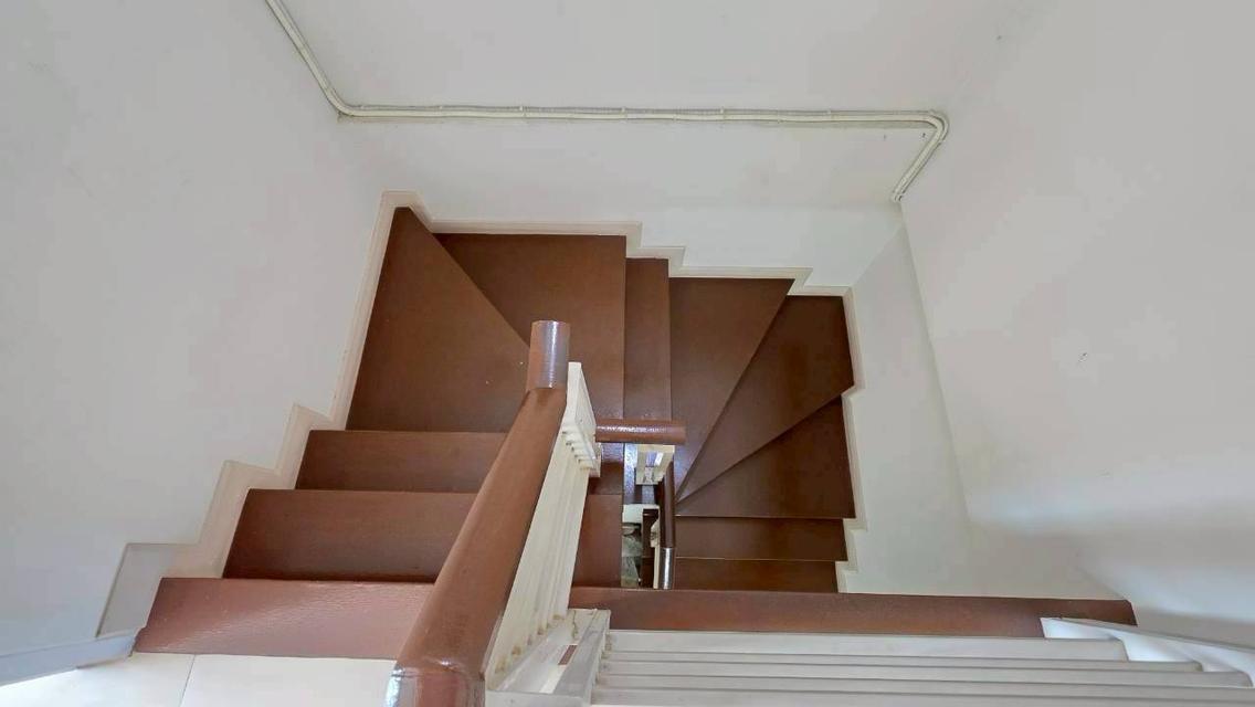 ขายด่วน! ทาวน์เฮ้าส์ 2 ชั้น หมู่บ้านรื่นฤดี 5 หทัยราษฎร์-มีนบุรี ทำเลทองติดถนนเมน ค้าขายได้ 8