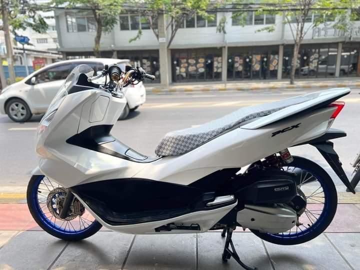 Honda pcx สีขาว 3