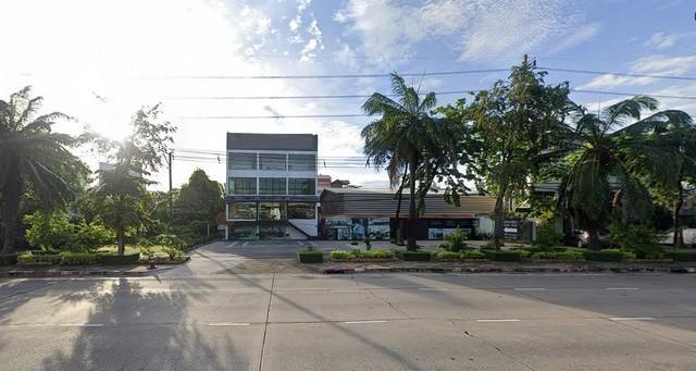 ให้เช่า อาคาร โชว์รูม สำนักงาน 4 ชั้น ริมถนนประดิษฐ์มนูธรรม เลียบด่วนเอกมัย-รามอินทรา 4