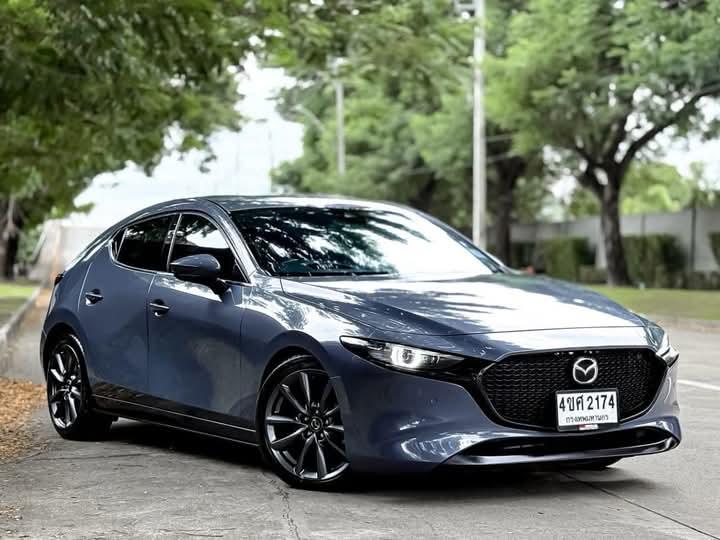 MAZDA 3  สีเทานม