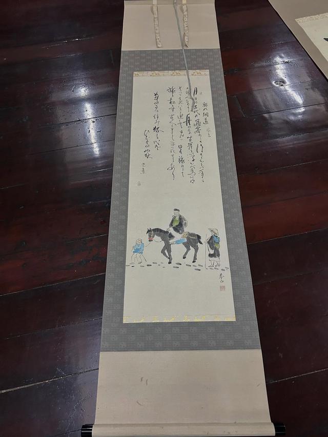 ศิลปะภาพเขียนภาพเขียนภูกันจีนเก่า ขอบผ้าไหม แกนไม้