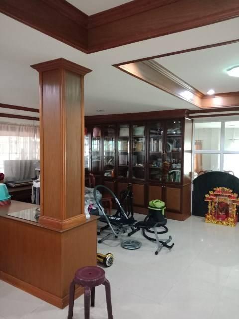 ที่ดินพร้อมอาคารชั้นเดียวติดถนน ตั้งอยู่ที่ถนนรวมห้างสรรพสินค้า โฮมโปร โลตัส โรบินสัน และแม็คโคร พร้อมบ้านพักอาศัย 2 ชั้น ด้านหลังตกแต่งอย่างดี  20