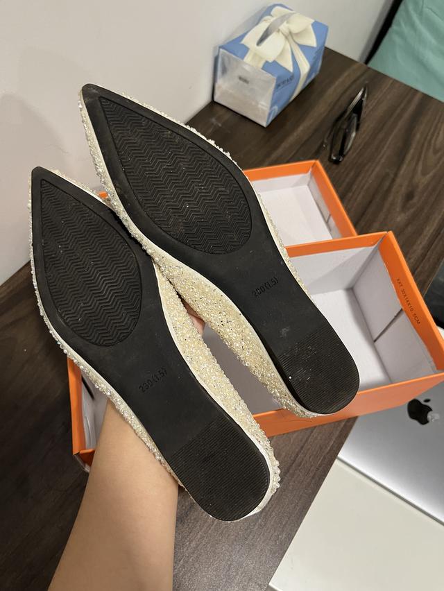 Gray sparkling shoe.:. รูปที่ 2