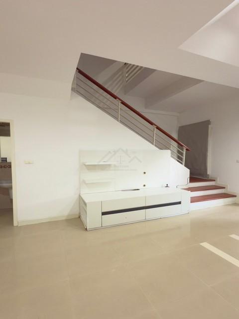 ให้เช่าโฮมออฟฟิศ 3 ชั้น 261 ตรม. โครงการบ้านกลางเมืองรอยัลโมนาโค ศรีนครินทร์ 24 ใกล้ MRT สายสีเหลือง ใกล้ซีคอน