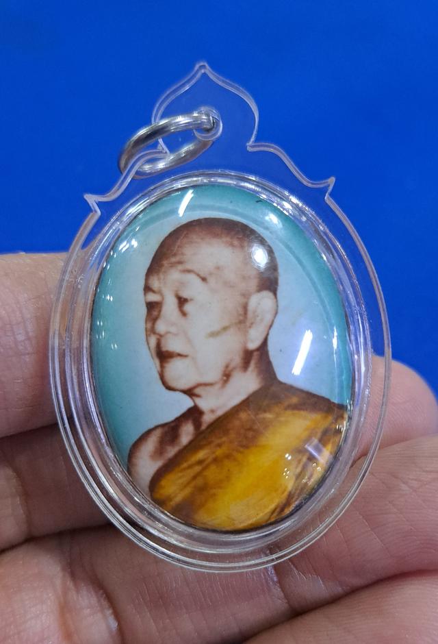 ล็อกเก็ตครึ่งองค์พระอาจารย์ฝั้น อาจาโร วัดป่าอุดมสมพร จังหวัดสกลนคร