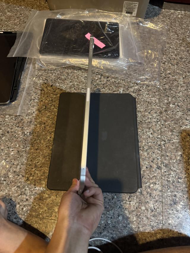 ขายๆๆๆถูกๆๆiPadPro12.9สีSilver M1 128กิ๊กWifi Celluer ใส่ซิมได้คับใช้งานดีทุกๆฟังชั่นสูนTrueทุกๆฟังชั่นรีสโตได้ตลอดไม่มีติดไอคราว  ( จอสวยๆขาวจั๊วไม่เ 6