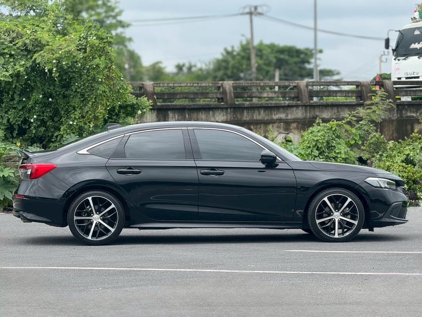 HONDA CIVIC FE Sedan 4dr e:HEV RS E-CVT FWD 2.0 Y22. สีดำ  เกียร์ออโต้  10
