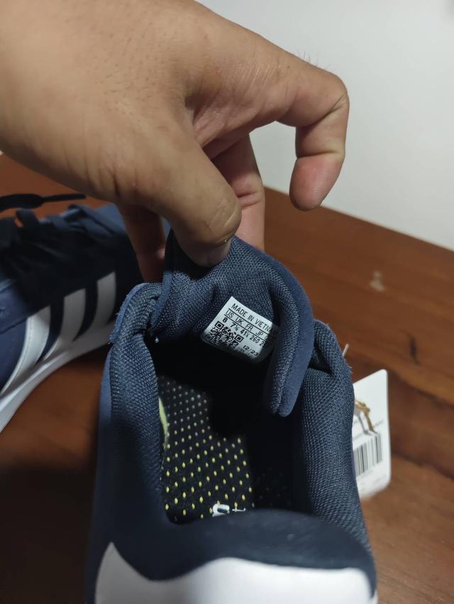 รองเท้า adidasของแท้ ซื้อมาแล้วใส่ไม่ได้ไม่เคยใส่ลงพื้น size US 8 UK 7 1/2